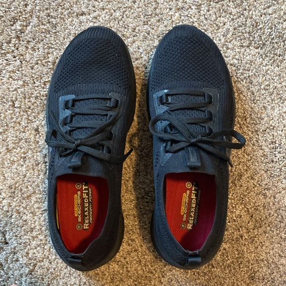 Skechers Women’s non-slip shoes - Picture 2 of 5